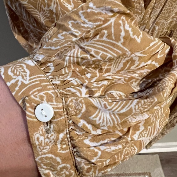 NWT Sonmer light weight Women’s mustard Floral dress with big sleeves - Picture 9 of 10